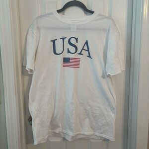 Gildan Softstyle White USA T-Shirt with American Flag - size: Large